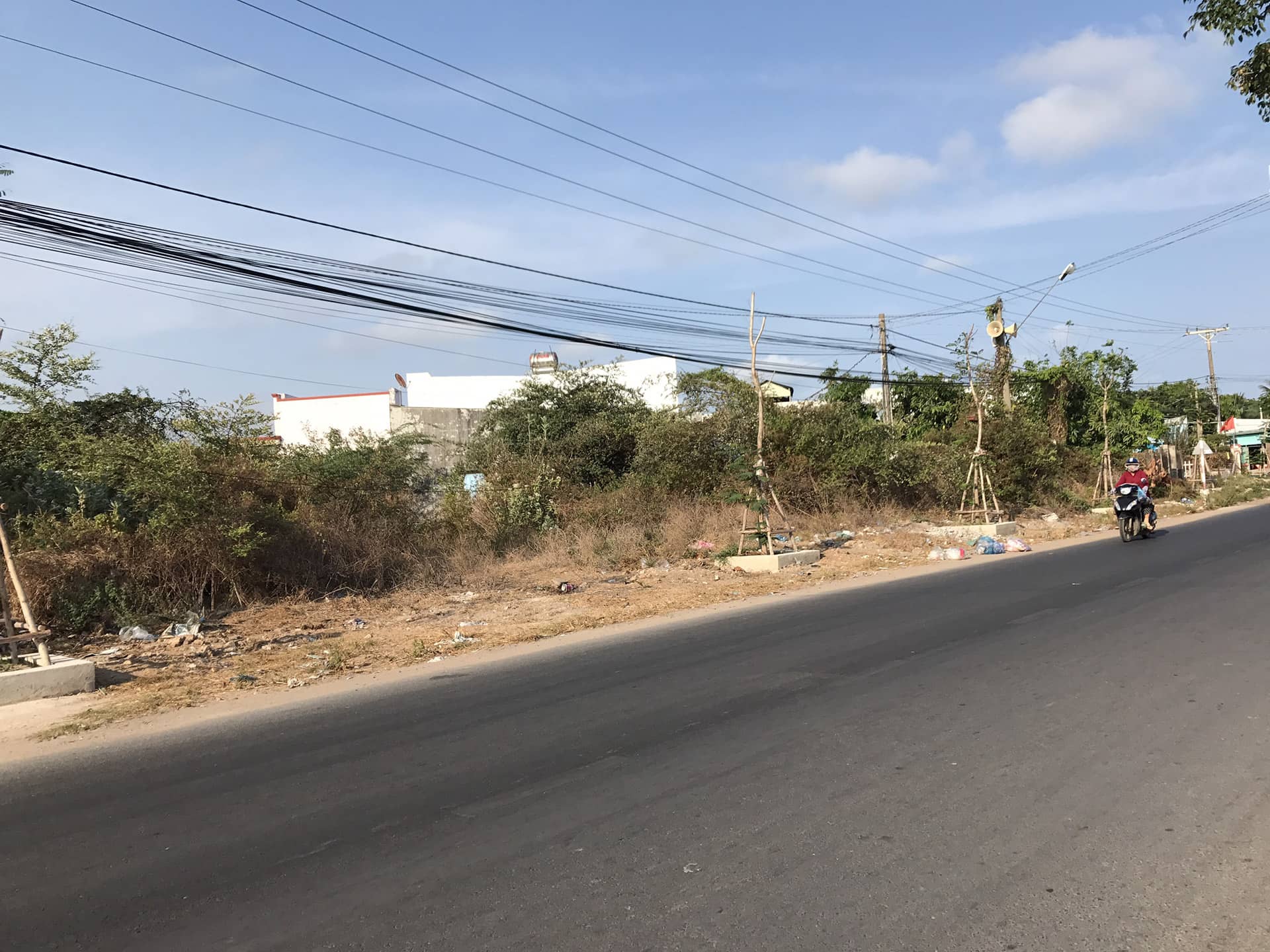 Đất mặt tiền Lê Minh Công
