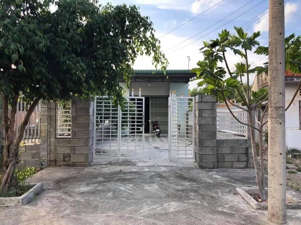 Nhà phố Lagi - Nhà cấp 4 gần cầu Suối Dứa mặt tiền QL55 vào ở ngay 2.25 tỷ