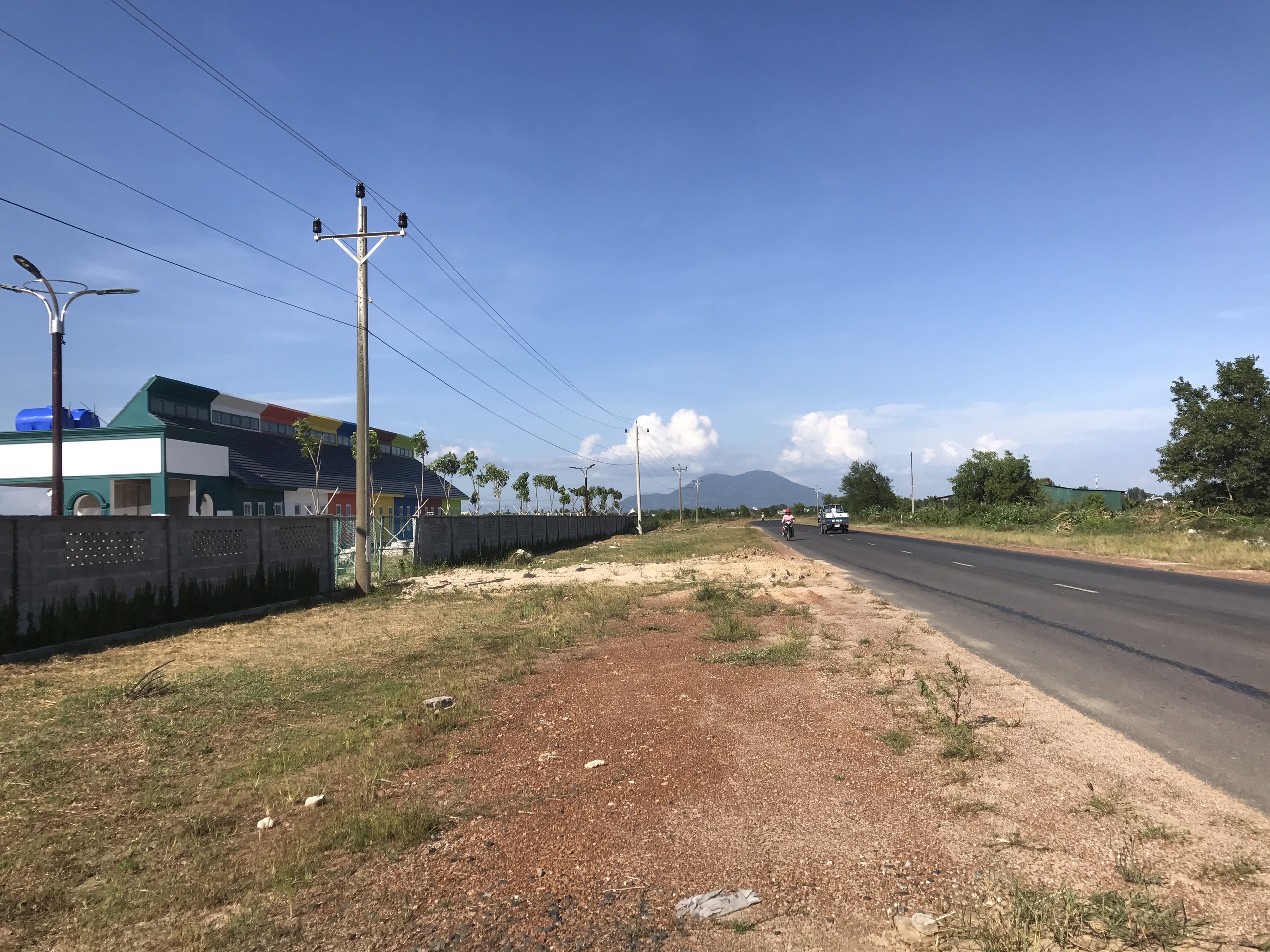 Đất mẫu Lagi góc 3 mặt tiền Hùng Vương cách biển 500m