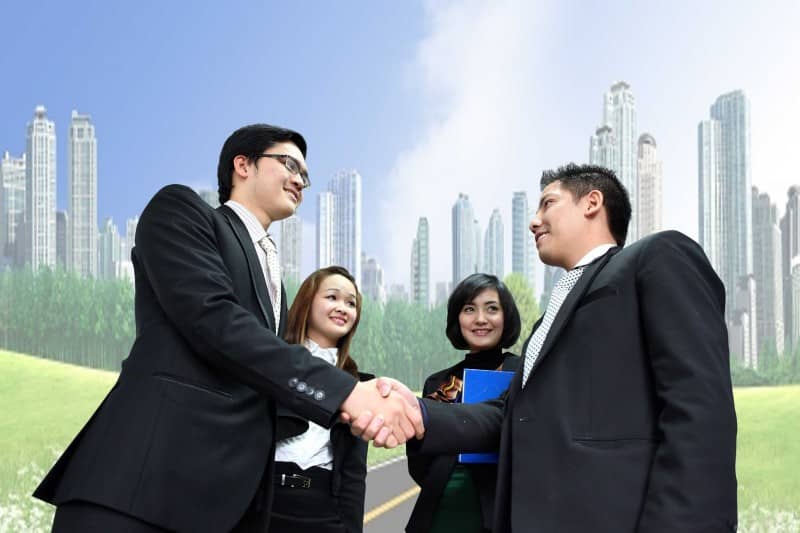 có nên bán nhà qua môi giới không