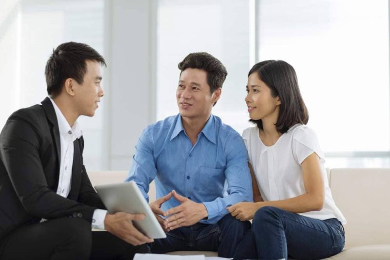 có nên bán nhà qua môi giới không