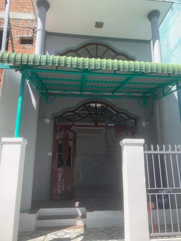 Nhà phố Lagi - Nhà có gác lửng, hẻm bê tông sạch sẽ