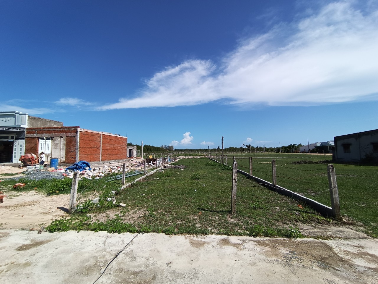 Đất mẫu Lagi - Đất có 300m2 thổ cư, cách Trần Quang Diệu 400m.
