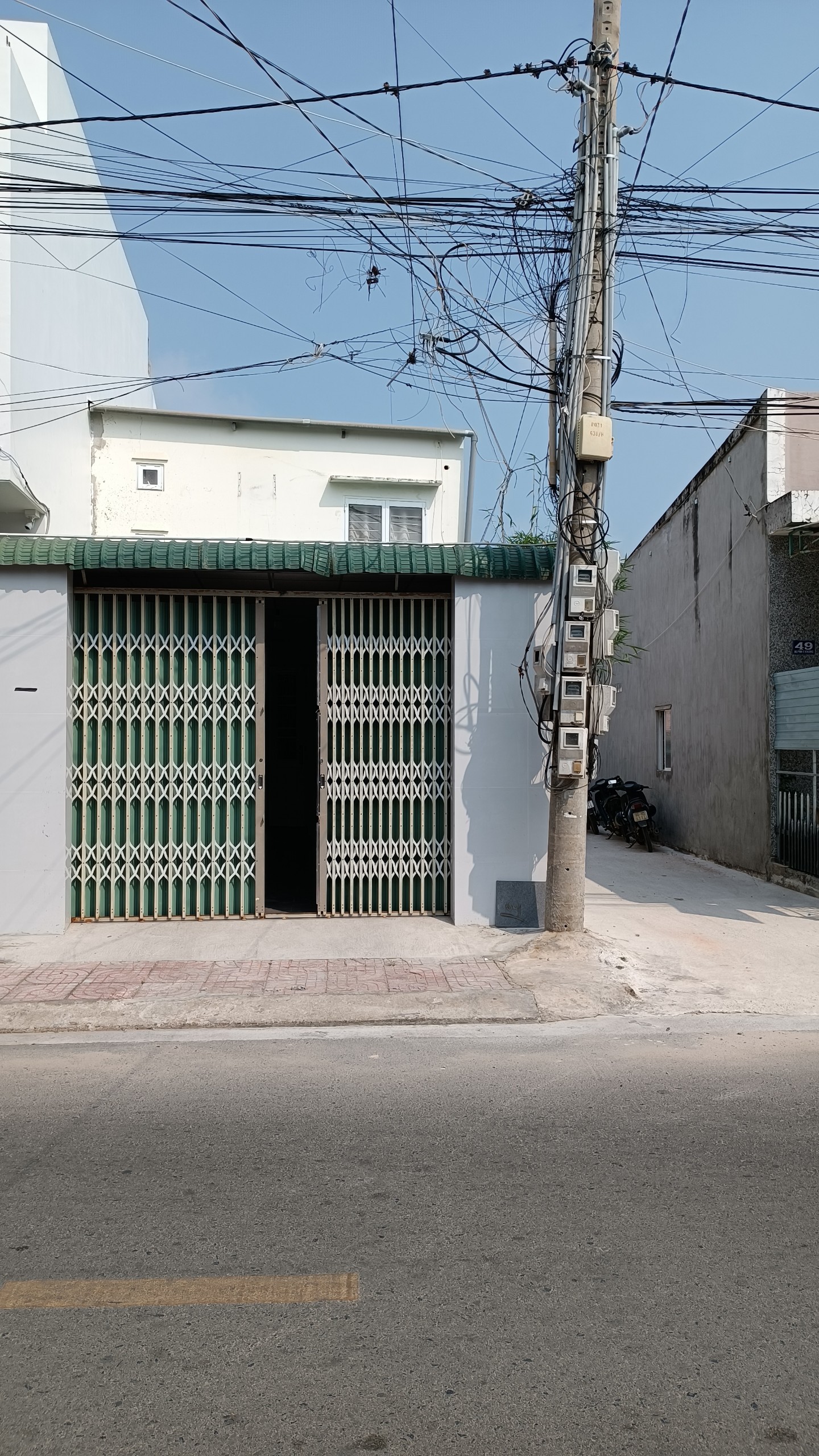 Nhà phố Lagi - Nhà góc 2 mặt tiền đường Huỳnh Thúc Kháng, khu dân cư đông
