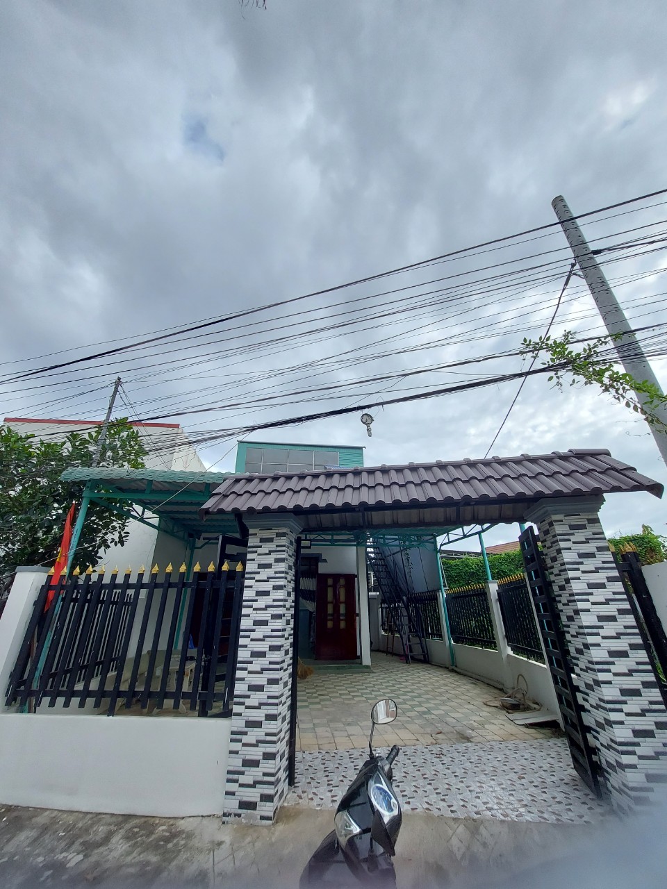 Nhà phố Lagi - Nhà rộng có chổ đậu xe ô tô, đầy đủ nội thất