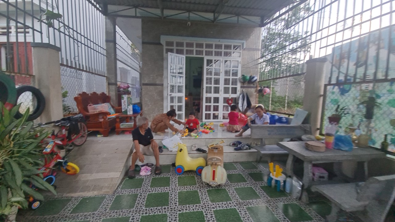 Nhà phố Lagi - Nhà hẻm Lý Thường Kiệt, ô tô vô được, khu vực đông dân.